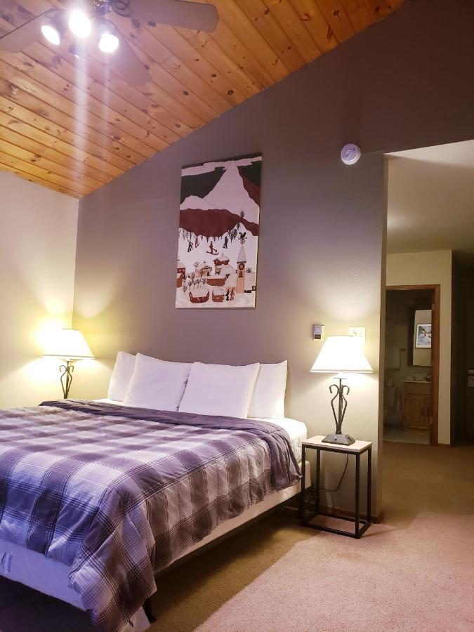 North Ironwood Acres - Black River Lodge Esterno foto