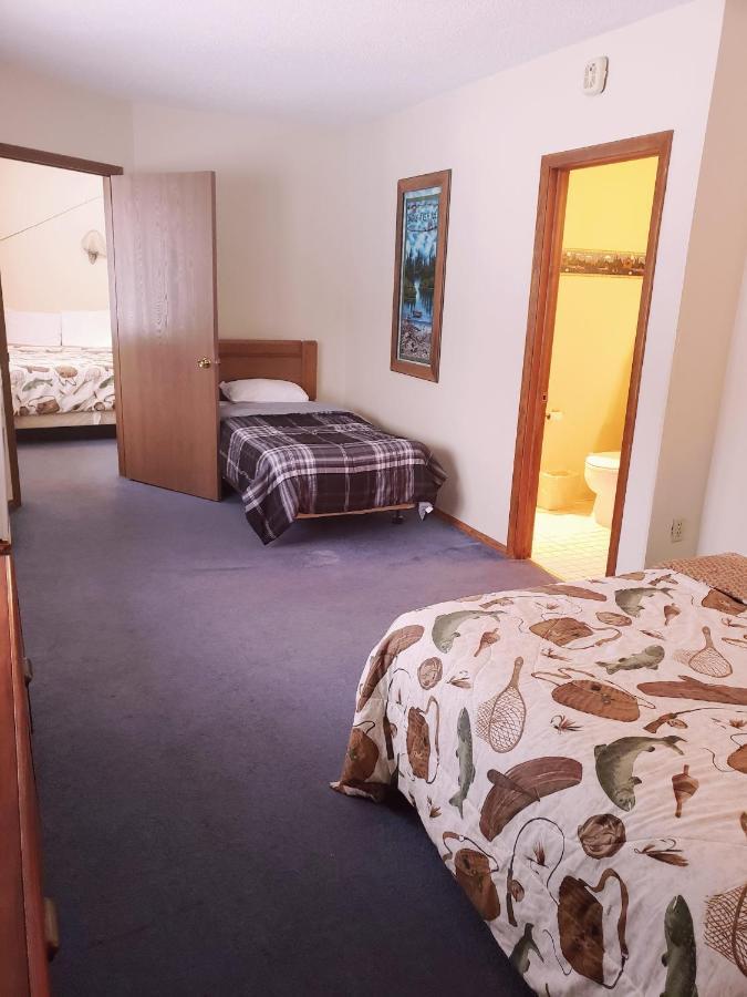 North Ironwood Acres - Black River Lodge Esterno foto